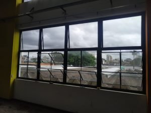 Vista dentro Janela Ginásio - A Casa do Policarbonato