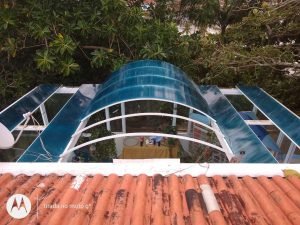 Durante instalação Multi Painel Azul - A Casa do Policarbonato